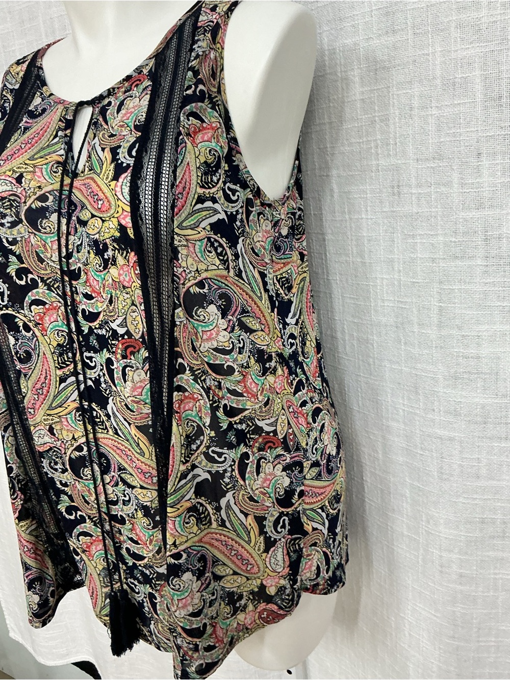 Siren Lily Black Paisley Tie-Front Sleeveless Camisole - Picture 5 of 9